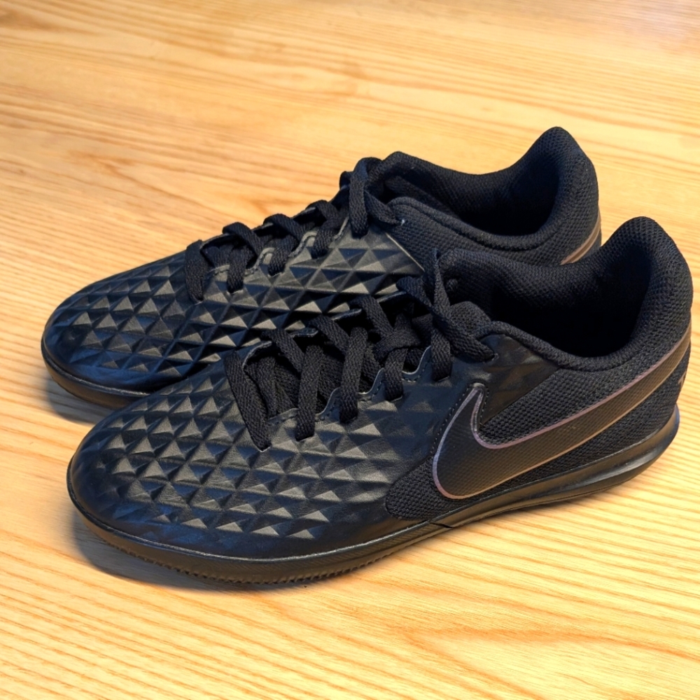 Nike Soccer Tiempo Legend 8 Club Ic Jr Lace Up Shoes
